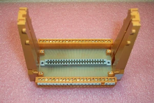 QTY (1) 910026/67 WEIDMÜLLER SKH44A 22 POSITION EDGE CARD MODULE 44 PIN SCREW - Bild 1 von 3