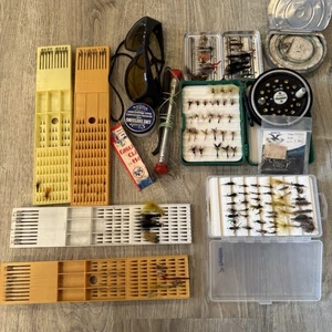 Riesiges Set Fliegen - Cocoons Sonnenbrillen - Medaillengewinner Rolle Fliegenfischen Boxen - Bild 1 von 21