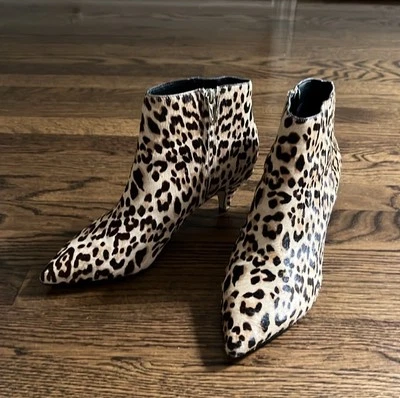Botines Sam Edelman Kinzey con estampado de leopardo pelo de becerro, talla 8,5 medianos Foto 1 de 4