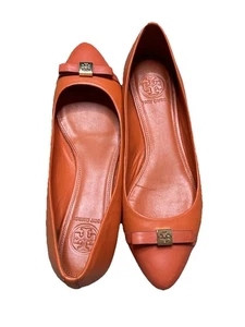 Zapatos planos de ballet Tory Burch Hugo de cuero sin cordones Tigre Lirio Naranja Talla 9M Arcos - Imagen 1 de 8