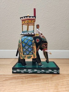 Elefante hecho a mano ricamente pintado con el ambari - Imagen 1 de 6