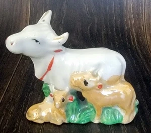 Vintage Collectible Pottery Animal Antique Porcelain Cow with her Two Calf. - Picture 1 of 7