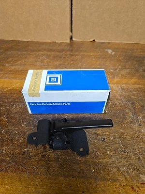 NOS 85 - 92 雪佛兰 Astro GMC Safari Driver 门内把手 GM 15681943 — 第 1/4 张图片