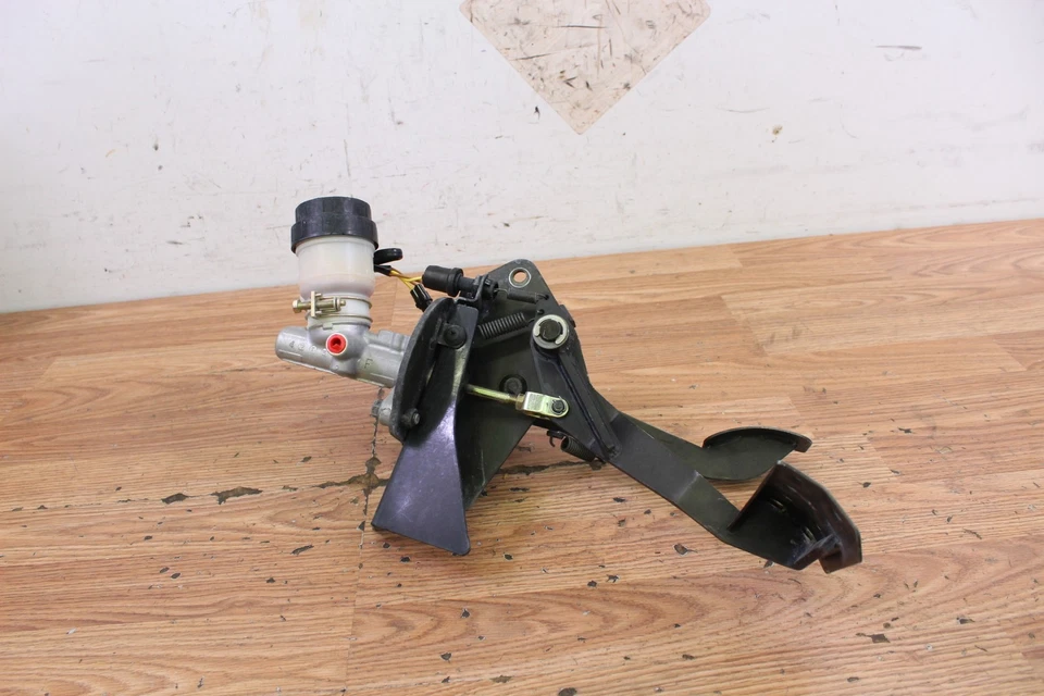 Yamaha Rhino 660 YXR 2004 cilindro maestro de freno trasero/montaje de pedal Foto 1 de 4