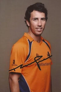 NETHERLANDS: TOM COOPER SIGNED 6x4 PORTRAIT PHOTO+COA - Picture 1 of 1