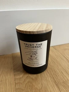 LEOBEN CO 9 Oz Vanilla Sandalwood trust the universe Vegan Soy Wax Blend Candle - Picture 1 of 3