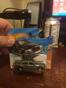 HOT WHEELS MERCEDES BENZ 500G AUTO PRESSOFUSA COMPLEANNO REGALO DI NATALE GIOCATTOLO - Foto 1 di 1