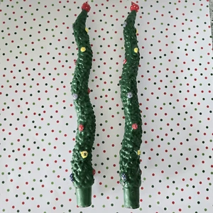 Juego de 2 velas de árbol de Navidad rústicas exteriores verdes cónicas decoradas bosque - Imagen 1 de 4