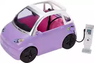 Barbie Accessori per Bambole, Auto Giocattolo Veicolo Elettrico con Stazione di Ricarica, Spina e - Foto 1 di 10