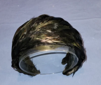 Diadema sombrero vintage de pluma iridiscente de los años 60 verdoso-negro Foto 1 de 4