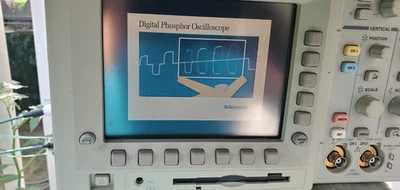 Osciloscopio digital de fósforo Tektronix serie TDS3000 TDS 3032  Foto 1 de 4