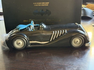 Corgi Toys 1:18 BATMAN 1940 BATMOBILE ROADSTER + FIGURINA - Immagine 1 di 4