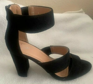 Forever 21 Riemchenschuhe Thalia schwarz High Heels Schnalle offene Zehenpartie Größe 7,5 - Bild 1 von 9