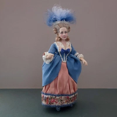 Miniature 1/12th Dollshouse Lady In Mid Late 18th Century Fashion - Immagine 1 di 4