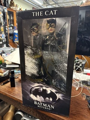Figura Michelle Pfeiffer NECA Catwoman Batman Returns escala 1/4 18" Foto 1 de 4