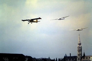 Original Slide, Single Prop Airplane pulling two Gliders / Aircraft  - Picture 1 of 1