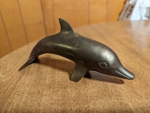Statua statuina delfino ottone metallo vintage decorazione nautica peso carta 8” India - Foto 1 di 3