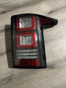 2013-2017 LAND ROVER RIGHT SIDE TAIL LIGHT FACTORY OEM Cracked Lens - Picture 1 of 11