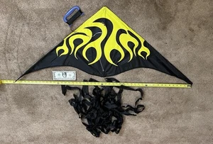 Sky Fire Drachen schwarz gelb Flammen Nylon Delta 50" SV mit Saite - weitere Drachen aufgelistet - Bild 1 von 7