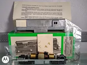 BOWSER #1-113000 HO-SCALE UNDECORATED FAIRBANKS MORSE BABY TRAINMASTER LOCO KIT - Picture 1 of 24