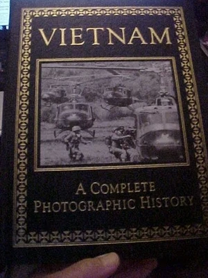 VIETNAM: A COMPLETE PHOTOGRAPHIC HISTORY  ( 2003 EASTON - Image 1 of 4
