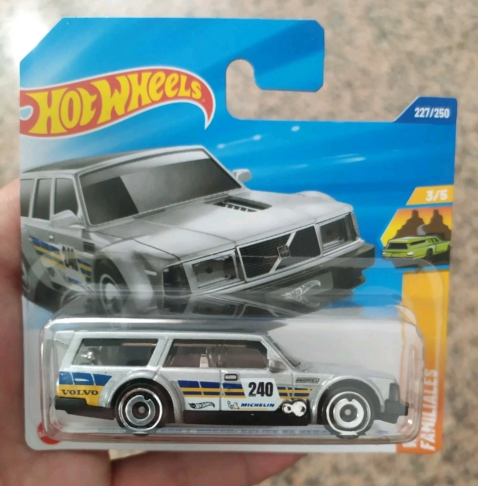 Hot Wheels Volvo 240 Drift Wagon Grigio Case P 2025 1:64 - Immagine 1 di 4