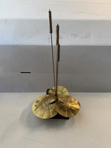 Ottone & Legno tifa Lily Pads scultura Vintage MCM metallo brutalista tavolo - Foto 1 di 6
