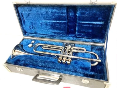 Yamaha YTR-135 Trumpet w/ 2 Mouthpieces & Original Hard Case – Tested – Used Jap - Image 1 of 4