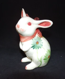 Gail Pittman 2007 Bunny Rabbit Flowrs Figurine Hand Painted Signed - Picture 1 of 8