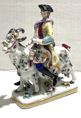 ANTIGUA PORCELANA ALEMANA DRESDE "CONDE BRUHL SASTRE EN CABRA" Foto 1 de 4