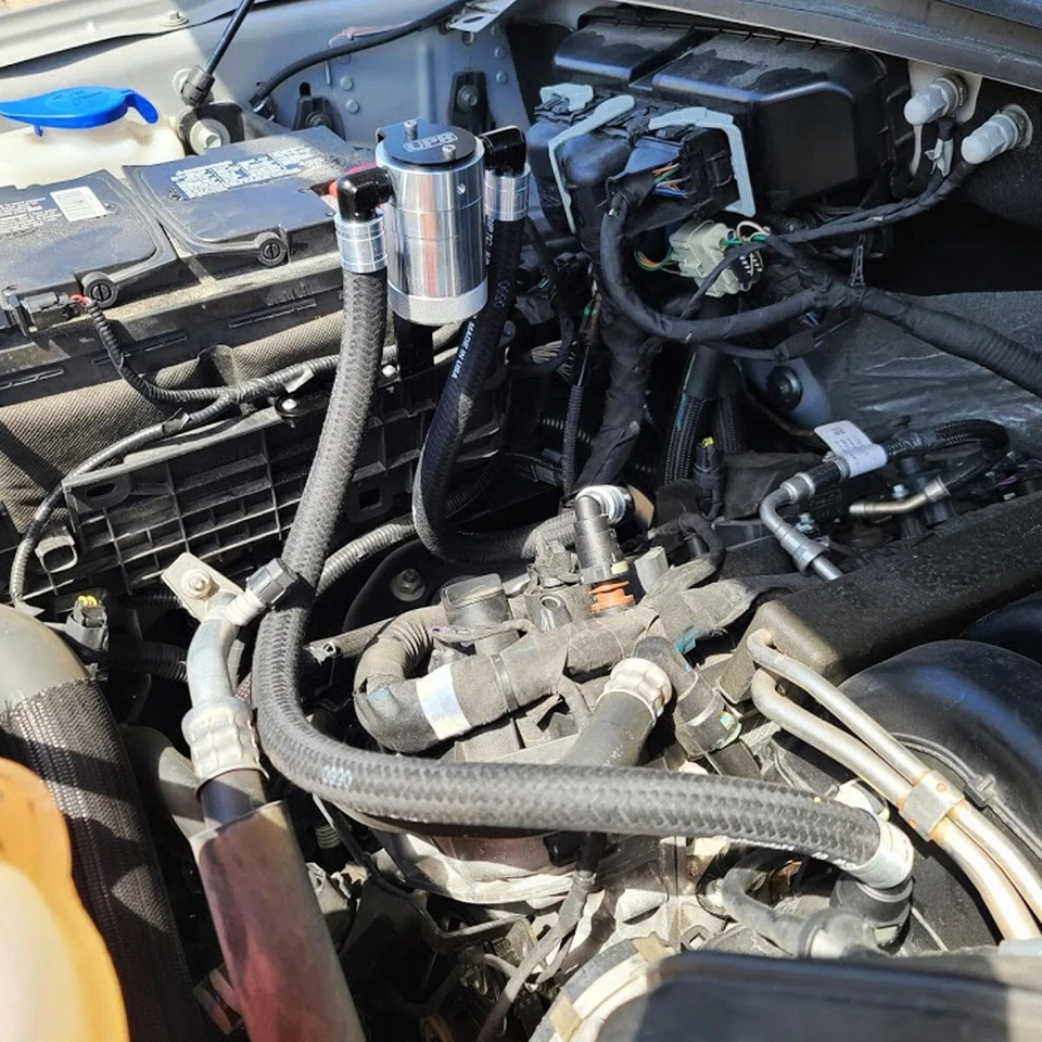 Lata de captura de aceite UPR genuina para manguera trenzada 11-23 F150 5.0 Ecoboost 2.7 3.5 Foto 1 de 4