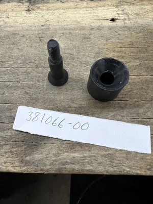 DeWALT BUMPER FOR DCS570 DCS573 DCS574 DCS577 DCS578 7-¼  Circular Saw 381066-00 - Image 1 of 2