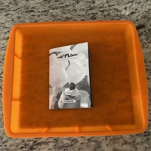 Le Creuset cook' n bake silicone mold 11" x 9.5" rectangular flame - Picture 1 of 5