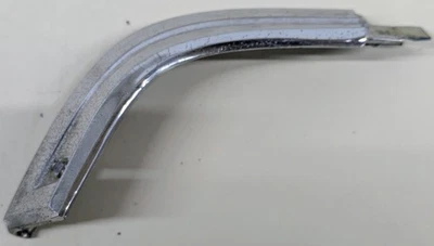 1966 CHRYSLER 300 NEWPORT RIGHT REAR CORNER END TRIM CHROME PASSENGER 2574304 - Image 1 of 4