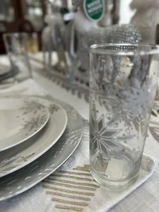 4er Set Glitzer Schneeflocke Winterwunderland 16 Unzen Weihnachtsglas Becher - Bild 1 von 4