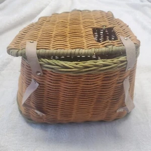 Vintage All Wicker Fishing Creel Basket Home Cabin Decor - Picture 1 of 10