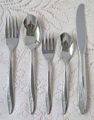 Sears Roebuck MODA Inoxidable EE. UU. ROSA TEXTURIZADA 5 Piezas Ajuste de Lugar Foto 1 de 3