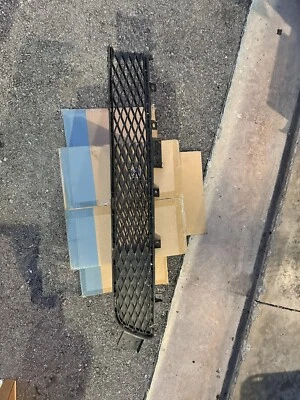 Parachoques delantero Infiniti Q50 Sport 2018-2022 negro parrilla inferior 622546HJ0A fabricante original Foto 1 de 3