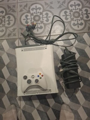 Microsoft XBox 360 Pro 4GB 2K6 Bundle - White - Image 1 of 4