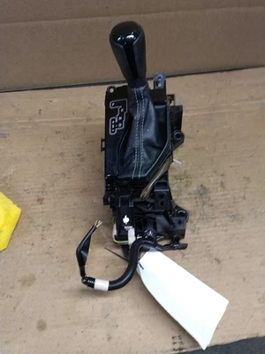 Conjunto de alavanca de câmbio de transmissão automática usado serve: 2015 Toyota Camry Grade - Imagem 1 de 4