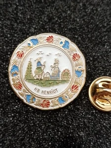 PIN'S Pins Pin Enamel 59 "HB HENRIOT" Faïencerie de Quimper  Numéroté 849/8000 - Picture 1 of 3