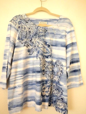 ALFRED DUNNER Mujer 2X Top Tejido Azul/Blanco Estampado Paisley Plateado Adornado Foto 1 de 4
