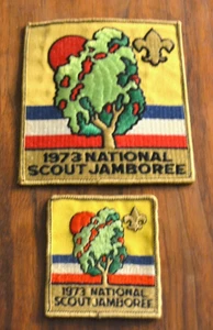 2 Patch Giacca 1 Toppa Camicia Vintage BSA 1973 National Scout Jamboree - Foto 1 di 4