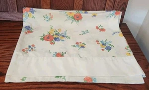 Vintage Set aus zwei Kissenbezügen mit bunten Blumen und Tupfen - Bild 1 von 4