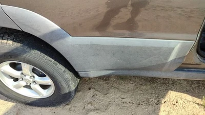 Moldura trasera derecha Tribute Passenger 2005 2006 de puerta OEM moldura trasera gris Cx Foto 1 de 4