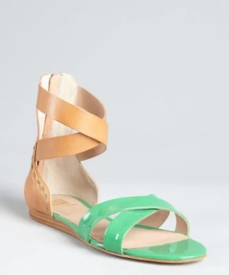 Sandalias Pour La Victoire Fabia X Banda Gladiador Kelly Verde 6 Nuevas en Caja $228 Foto 1 de 4