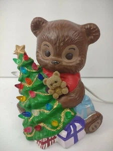 Vintage Weihnachten Keramik Teddybär mit Baum beleuchtet Tischdeko Nachtlampe - Bild 1 von 11