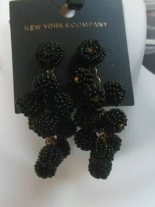 Orecchini pendenti lunghi traforati a grappolo di perle semi nere New York & Company - Foto 1 di 3