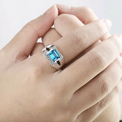 Великолепное мужское кольцо с длинными зубцами из чистого 10-каратного белого золота с водяными и белыми муассанитами - Изображение 1 из 4