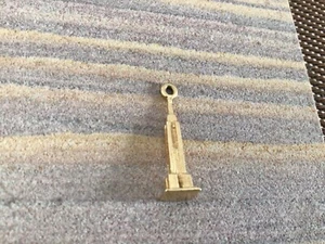 Stunning 14k Yellow Gold Statue Of Liberty Building Charm Pendant 1.80 Grams - Picture 1 of 15